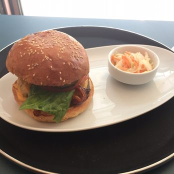 Helvti Diner - Standard burger with 2 toppings - Diners Near Me - Zürich, ZH