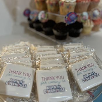 Party Flavors - a tray of thank you cupcakes - Bakeries Near Me - Las Vegas, Nevada Party Flavors - a tray of thank you cupcakes - Bakeries Near Me - Las Vegas, Nevada