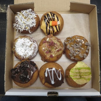 Da Vinci's Donuts - Da Vinci's Half - 8 Gourmet Donuts - $9.25. See other photos for name of each donut. - Donuts Near Me - Sandy Springs, Georgia Da Vinci's Donuts - Da Vinci's Half - 8 Gourmet Donuts - $9.25. See other photos for name of each donut. - Donuts Near Me - Sandy Springs, Georgia