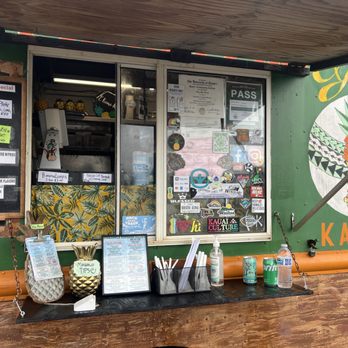 Pineapple Express Kauai - the outside of the restaurant - Food Trucks Near Me - Kapaa, Hawaii