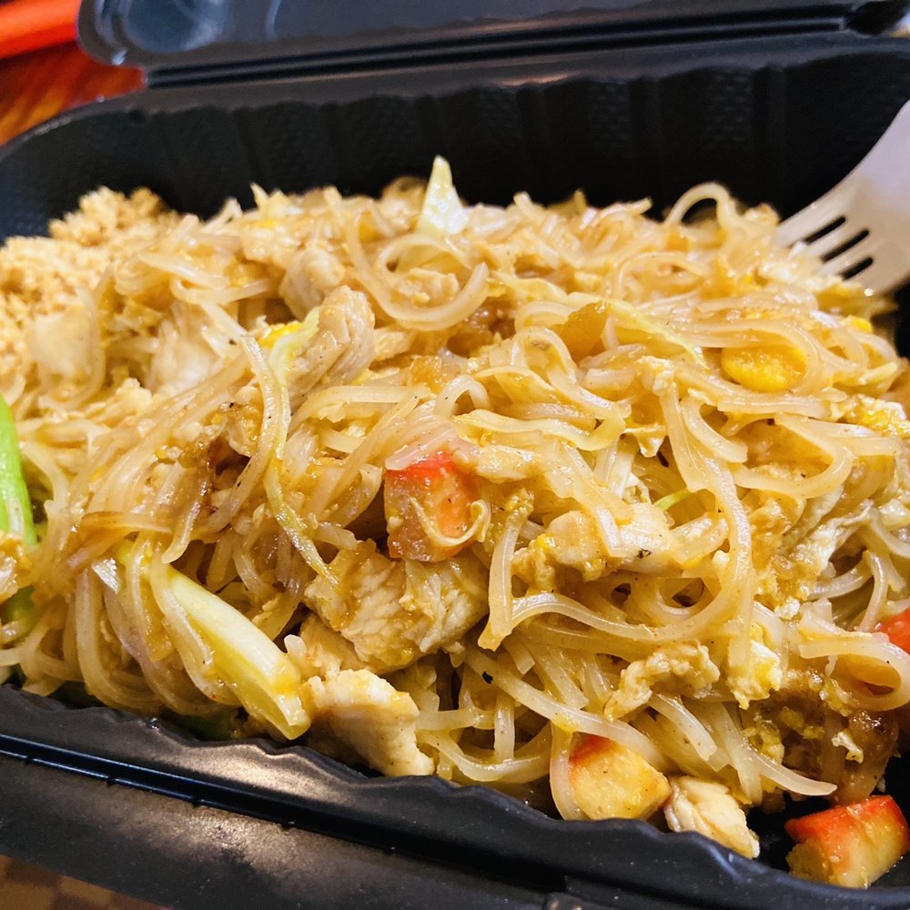 Pad Thai with chicken Pad Thai with chicken