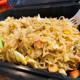 Pad Thai with chicken