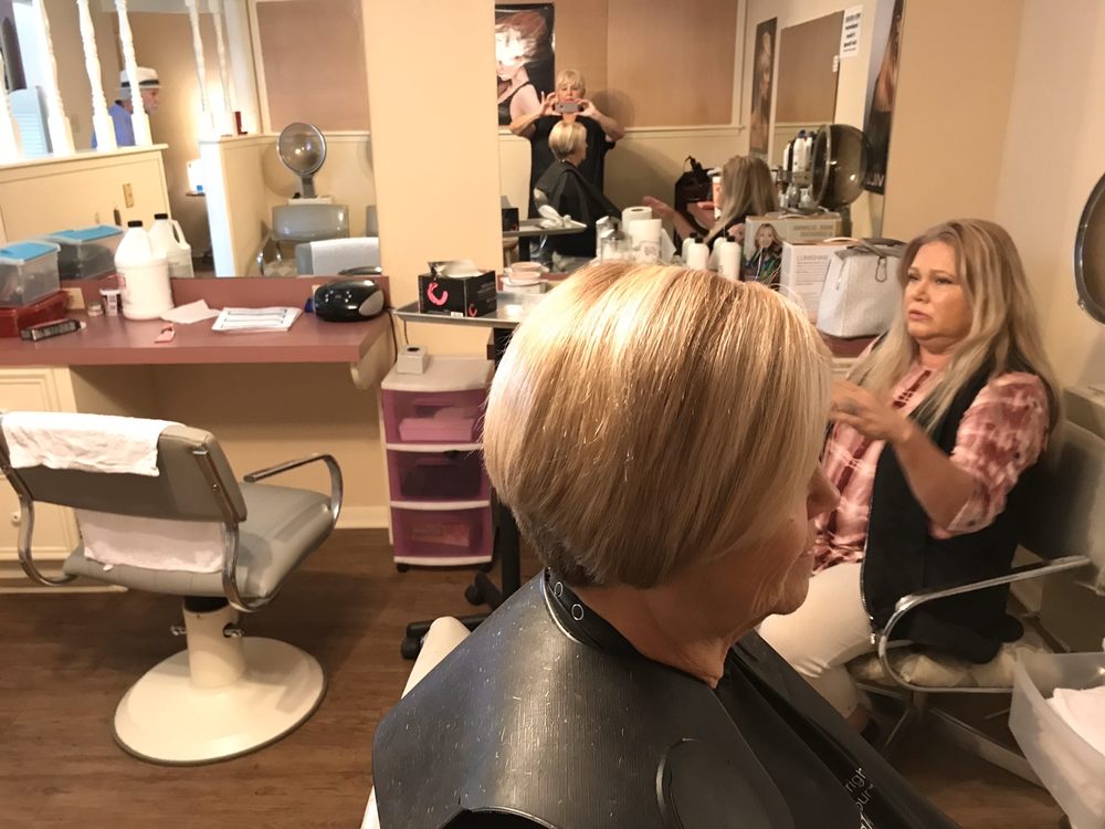 Hair By Juls Logo