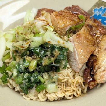 蘭芳園 - chicken with scallions on instant noodles, delicious and their signature dish - Hong Kong Style Cafe Near Me - Hong Kong, HK