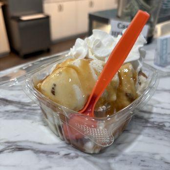 Stella's Homemade Ice Cream - Cinnamon Roll Sundae with pecan ice cream - Ice Cream & Frozen Yogurt Near Me - Murrells Inlet, South Carolina Stella's Homemade Ice Cream - Cinnamon Roll Sundae with pecan ice cream - Ice Cream & Frozen Yogurt Near Me - Murrells Inlet, South Carolina