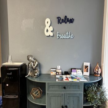 Body Mechanics - Inside sitting area - Massage Therapy Near Me - Boise, Idaho Body Mechanics - Inside sitting area - Massage Therapy Near Me - Boise, Idaho