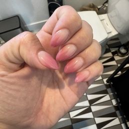 Ombré nails almond shaped. Not the best photo but came out amazing. Ombré nails almond shaped. Not the best photo but came out amazing.