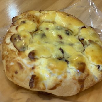Zimo Bakery & Cafe - Cranberry custard bun - Bakeries Near Me - Tampa, Florida Zimo Bakery & Cafe - Cranberry custard bun - Bakeries Near Me - Tampa, Florida