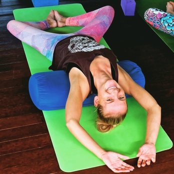 148 Ausatmen.Einatmen - Restorative Yoga - Yoga Near Me - Munich, BY