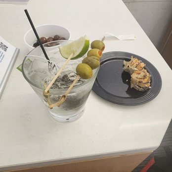 Admirals Club - Airport Lounges Near Me - Houston, Texas