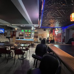 Sandy's Stagecoach Saloon - Slow Wednesday.