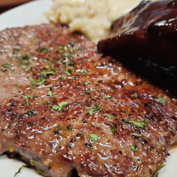 Cheddar's Scratch Kitchen - Small steak and ribs - Comfort Food Near Me - Conroe, Texas