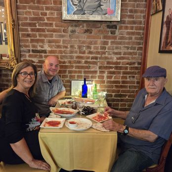 Leo's Grandevous - Leo's is family tradition. - Italian Near Me - Hoboken, New Jersey