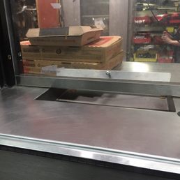 My food on the counter getting cold .... And not an employee in sight ..... I love cold pizza ..... Not My food on the counter getting cold .... And not an employee in sight ..... I love cold pizza ..... Not