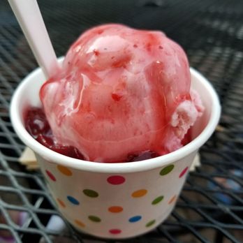 Trailside Treats Creamery - Strawberry ice cream with strawberry topping in a small cup - Ice Cream & Frozen Yogurt Near Me - Goshen, New York Trailside Treats Creamery - Strawberry ice cream with strawberry topping in a small cup - Ice Cream & Frozen Yogurt Near Me - Goshen, New York
