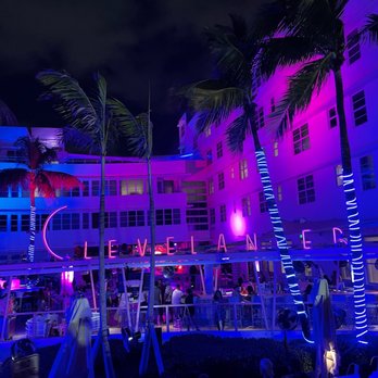 Big Bus Tours - Cleveland Club - Open swimming pools where everyone goes when the football team is in town. - Bus Tours Near Me - Miami, Florida Big Bus Tours - Cleveland Club - Open swimming pools where everyone goes when the football team is in town. - Bus Tours Near Me - Miami, Florida