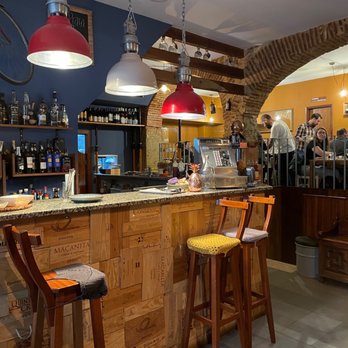 daPrata52 - Ambiance is great - Tapas Bars Near Me - Lisbon, 11