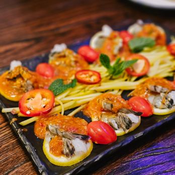 HEM Kitchen And Bar - Tôm Sống Sốt Thái - Vietnamese Near Me - Houston, Texas