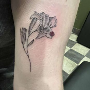 Mutiny Tattoo & Piercing - Lily fine line with shading - Piercing Near Me - Minneapolis, Minnesota