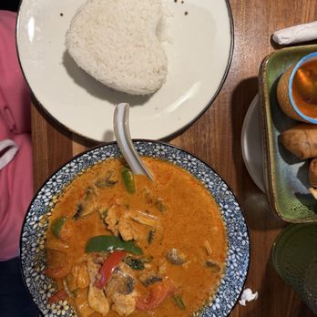 Lemon Grass Thai Restaurant - Red Curry (Gang Gai) - Thai Near Me - Pontiac, Michigan Lemon Grass Thai Restaurant - Red Curry (Gang Gai) - Thai Near Me - Pontiac, Michigan