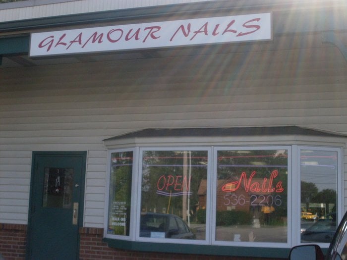 Glamour Nails Logo