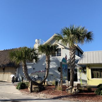 Gulf Drive Cafe - Outside area - Seafood Near Me - Bradenton Beach, Florida