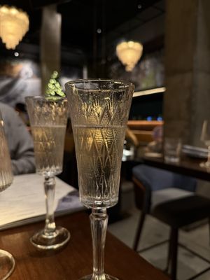 V Modern Italian by null