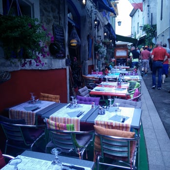 Le Point  d'Interrogation - Terras in een gezellig smal straatje - French Near Me - Vallon-Pont-d'Arc, 07