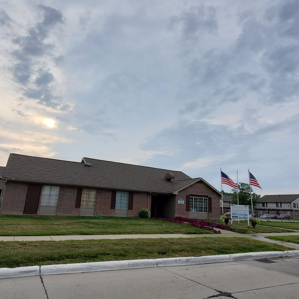 FARMBROOKE MANOR Updated August 2024 64 Photos 36760 Farmbrook Dr