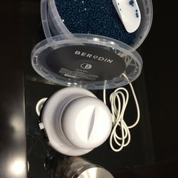 Alani Beauty - Blue hard wax is applied thicker than soft wax and removed without strips