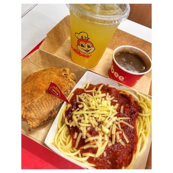 Jollibee - Spaghetti, chicken and pineapple juice - Fast Food Near Me - Scarborough, Alberta Jollibee - Spaghetti, chicken and pineapple juice - Fast Food Near Me - Scarborough, Alberta