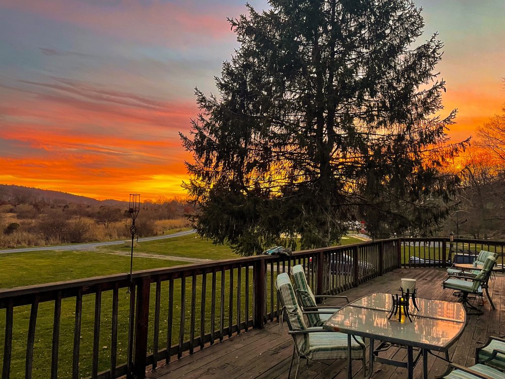 WEST VIRGINIA RIVERSIDE MOUNTAIN RETREAT & HOT TUB 1207 Hummingbird