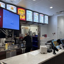 Wendy's - No workers the person you see is not real