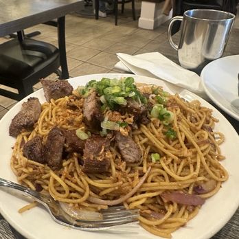Little Vietnamese Bistro - 62. Garlic Noodle with B.B.Q. Beef / 燒牛肉蒜茸麵 - Vietnamese Near Me - San Bruno, California Little Vietnamese Bistro - 62. Garlic Noodle with B.B.Q. Beef / 燒牛肉蒜茸麵 - Vietnamese Near Me - San Bruno, California