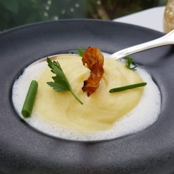 Restaurant - Château de Sully - Normand filet of beef with aioli sauce, onion and sage juice, leaves cabbage with pureed potatoes - French Near Me - Bayeux, 14
