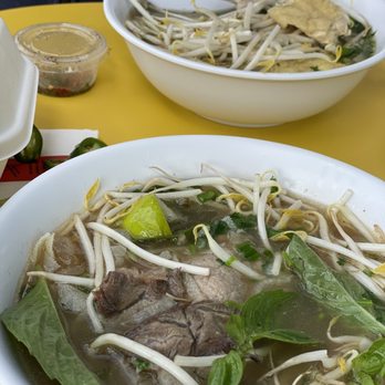Viet Citron - Beef and chicken pho - Vietnamese Near Me - Burlington, Massachusetts Viet Citron - Beef and chicken pho - Vietnamese Near Me - Burlington, Massachusetts