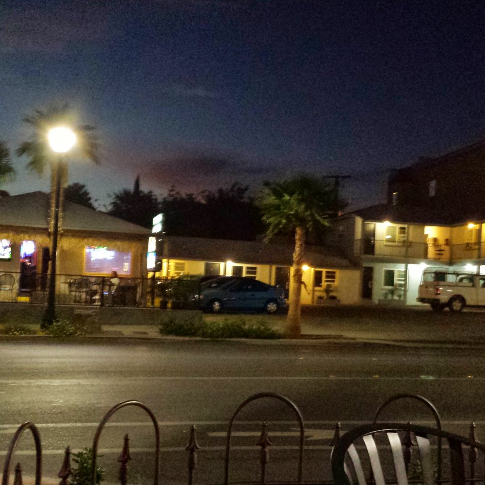Oasis Boutique Motel - Bar and outdoor tables - Hotels Near Me - Boulder City, Nevada Oasis Boutique Motel - Bar and outdoor tables - Hotels Near Me - Boulder City, Nevada