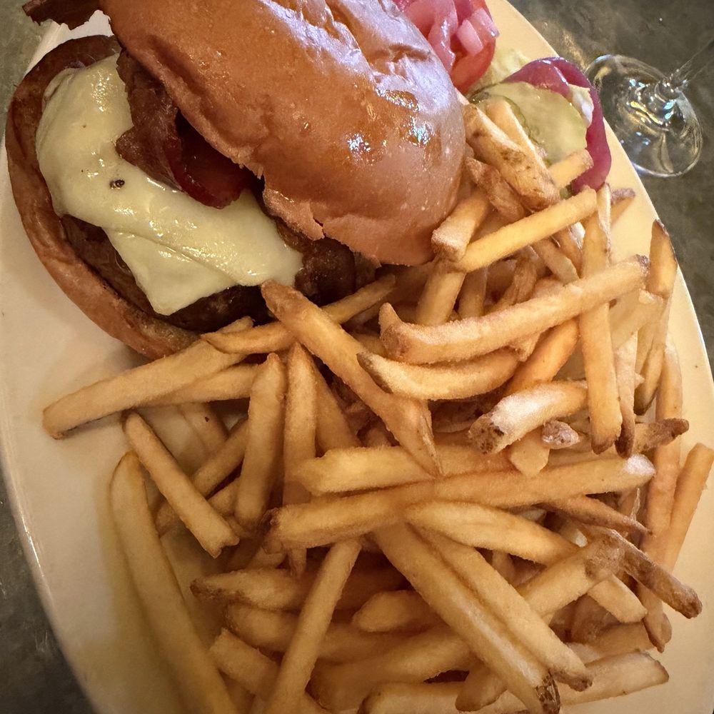 Underwood Bar and Bistro - Grilled Hamburger and fries - Lounges Near Me - Graton, California Underwood Bar and Bistro - Grilled Hamburger and fries - Lounges Near Me - Graton, California