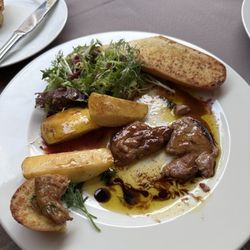Cafe Azyl - Deer medallions with roasted pears