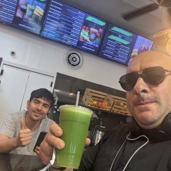 Melrose Squeeze - The best juicer in town, Daniel - Juice Bars & Smoothies Near Me - Los Angeles, California Melrose Squeeze - The best juicer in town, Daniel - Juice Bars & Smoothies Near Me - Los Angeles, California