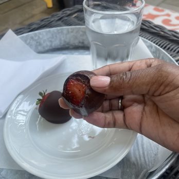 La Dolce Vita Spa - Chocolate covered strawberries - Massage Near Me - Long Beach, California La Dolce Vita Spa - Chocolate covered strawberries - Massage Near Me - Long Beach, California