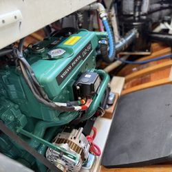 C C Marine Service - This is the new Volvo Penta D50 from Port looking aft. Very precise install.