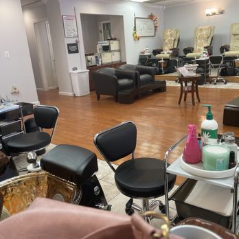 Nail House - Inside - Nail Salons Near Me - Unionville, Connecticut Nail House - Inside - Nail Salons Near Me - Unionville, Connecticut