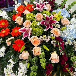 Hamiltons Florist St. Petersburg - Spray Arrangement