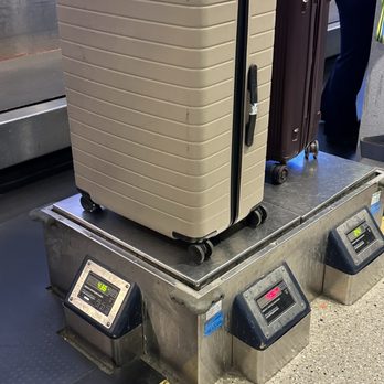 Alaska Airlines - Within weight limit - Airlines Near Me - Spokane, Washington