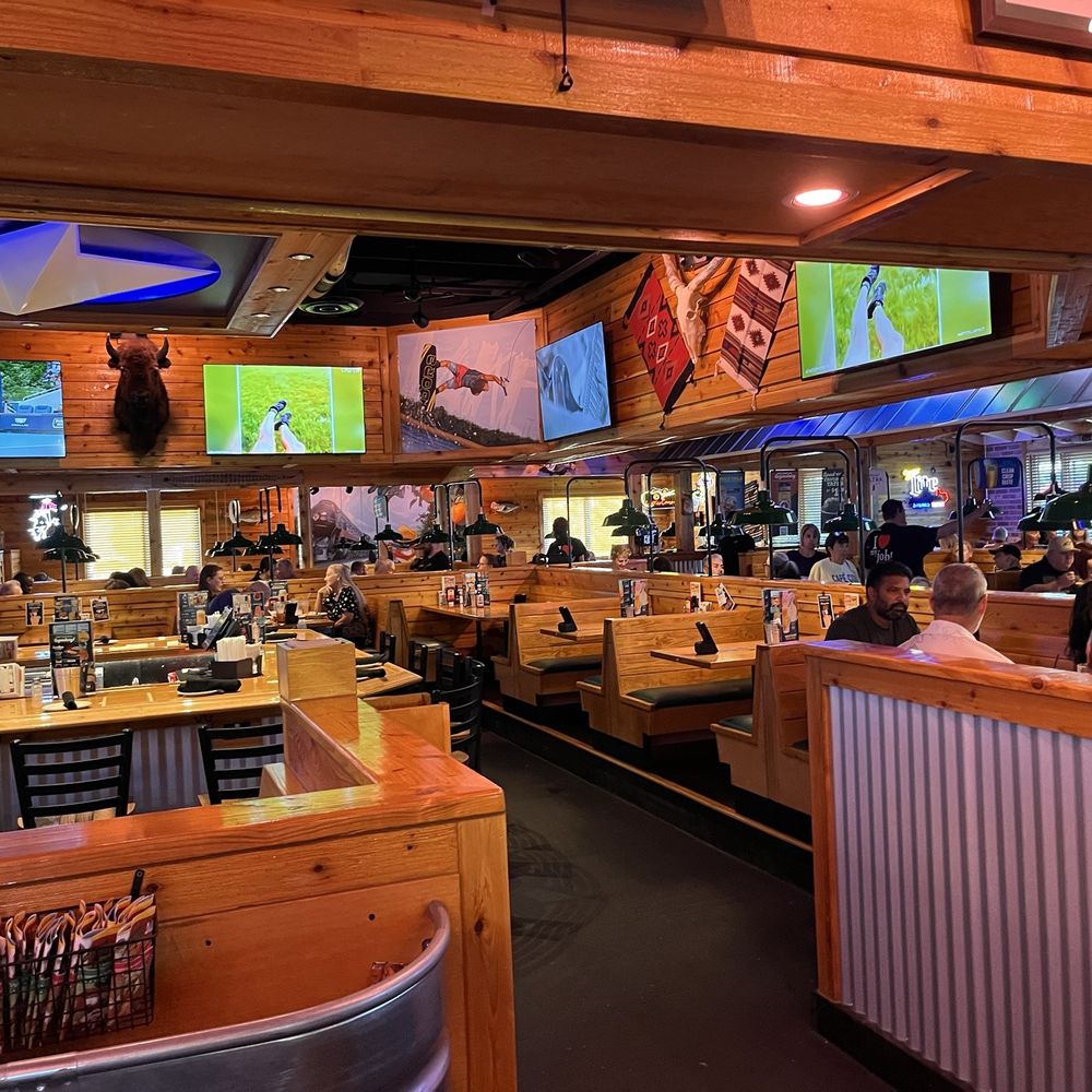 Texas Roadhouse - Inside - Steakhouses Near Me - Mount Dora, Florida