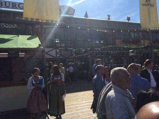 Kufflers Weinzelt by null