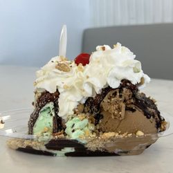 Fosselman's Ice Cream - Sundae $8.25