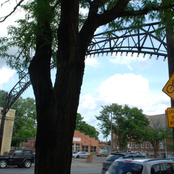 Short North - Trees line the street, organically not geometrically. - Shopping Centers Near Me - Columbus, Ohio