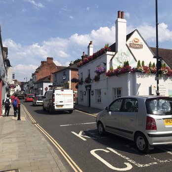 The Old House - Pubs Near Me - Dorking, SRY